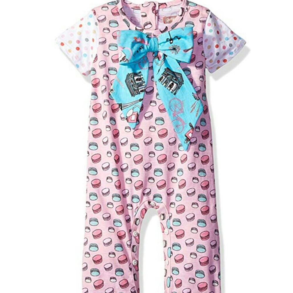 Jelly the Pug macaroon outfit